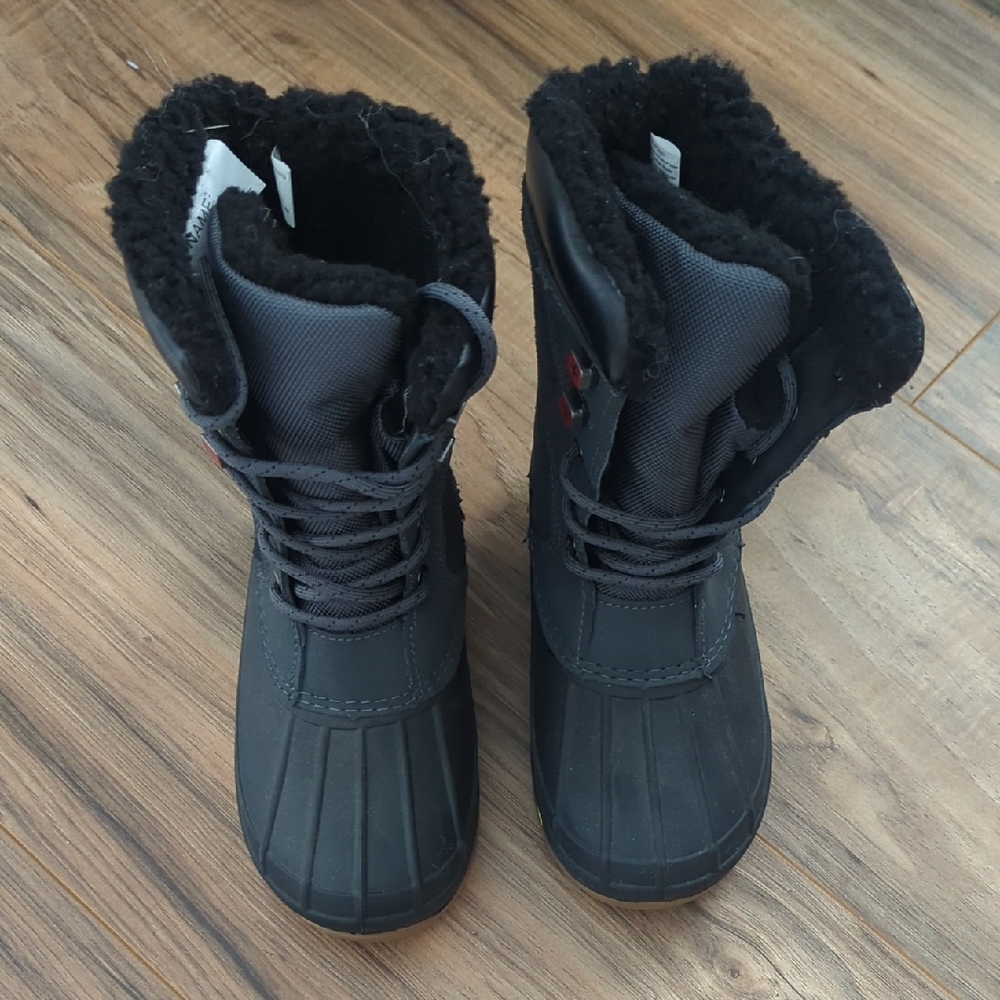 NWOT Swiss Tech Youth Snow Boots Size 12. Lace Up Snow Boots.
